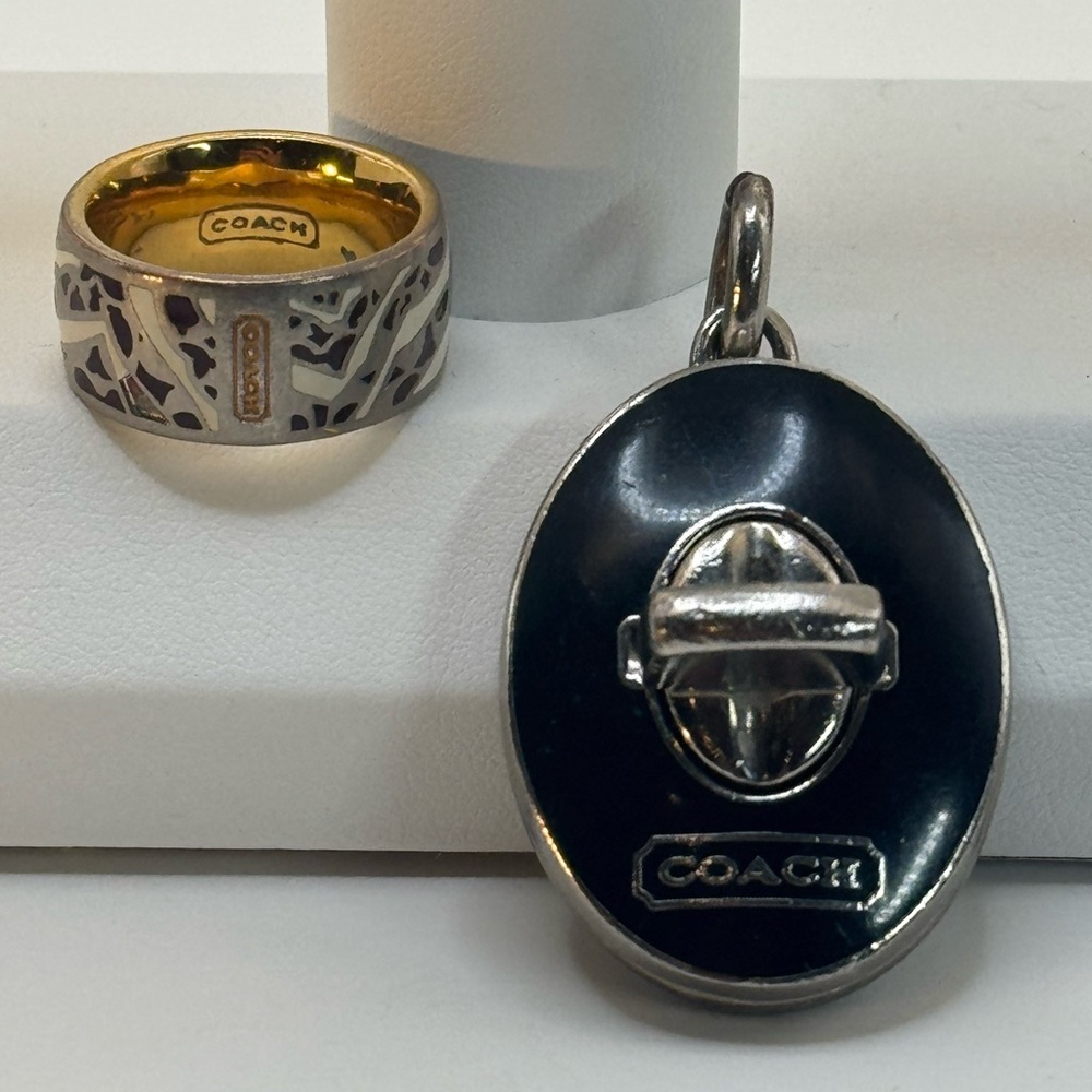 Coach trinkets FLAWED enamel ring and key holder